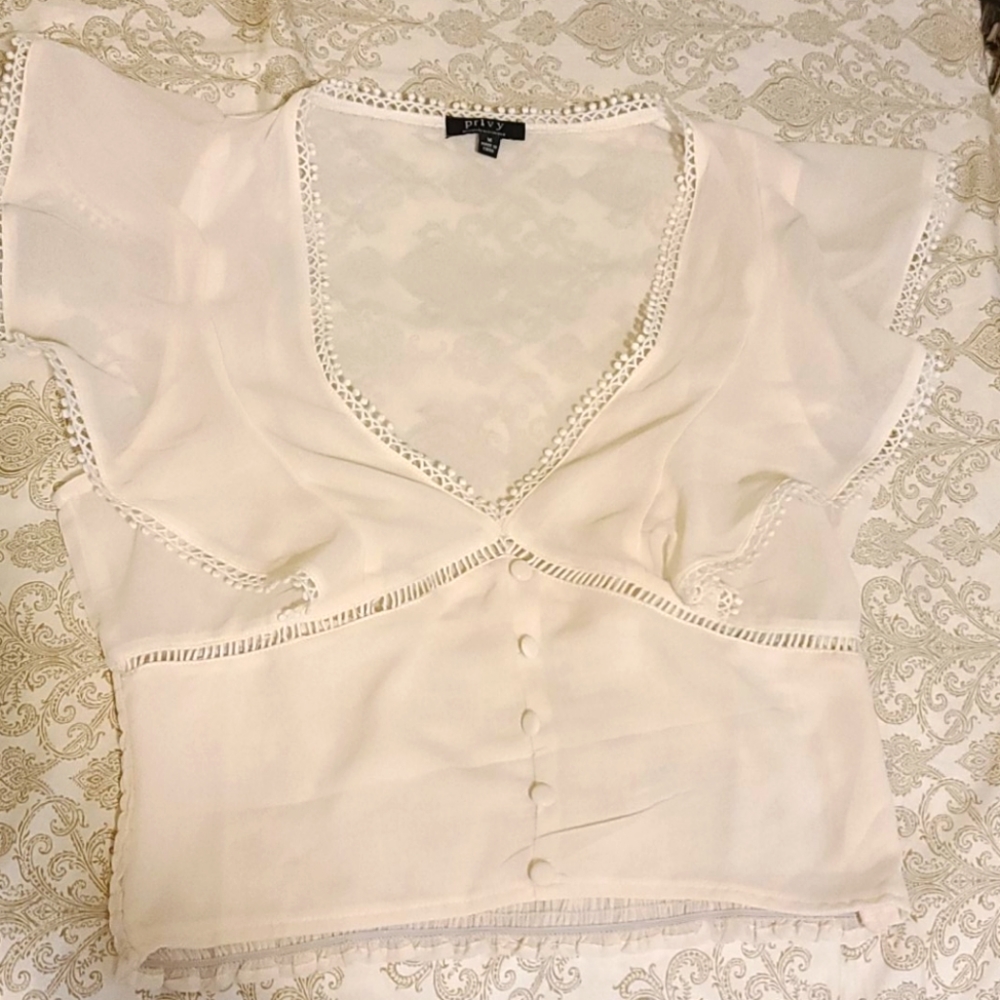 Privy off white beautiful cottage vintage top